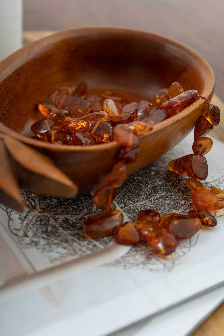 عنبر وراتنجات عطرية