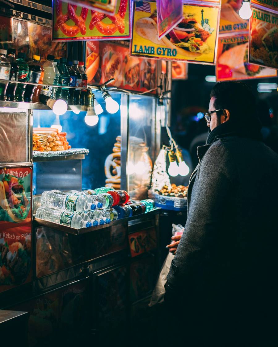 بسطة مشروبات مسائية مضيئة
