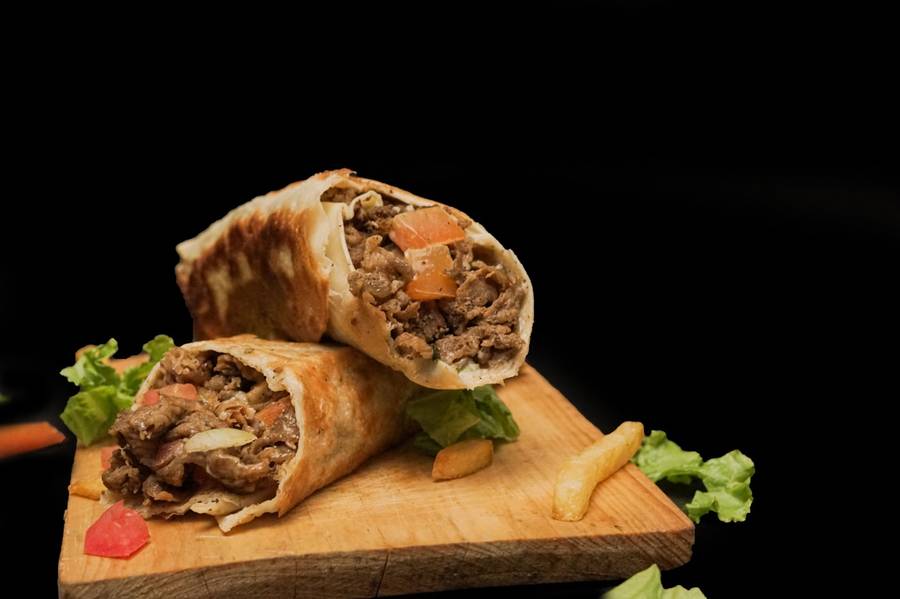 لفة شاورما مقطوعة